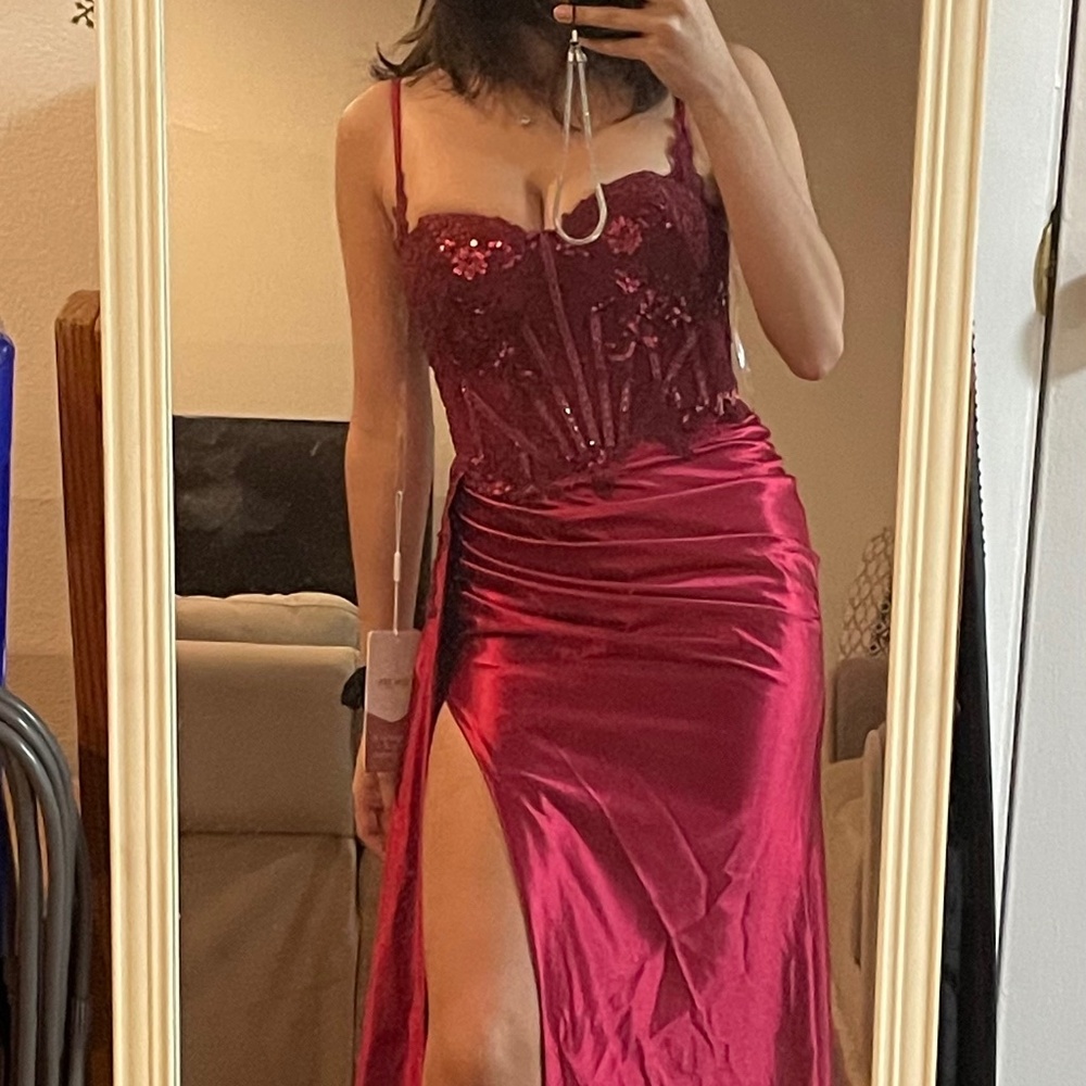 Long formal dress - Picture 1 of 8